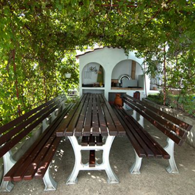 Apartmani Starigrad Paklenica - Dvori&scaron;te